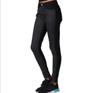 {Levi’s} 535 Black mid rise super skinny jeans 32